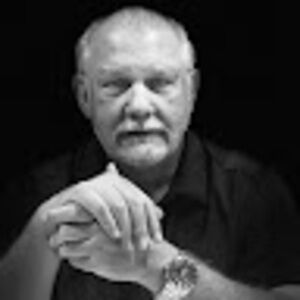 Meet your Posher, Dennis